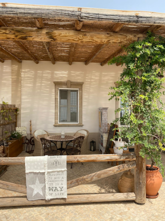 Terrasse Tisch2 330x440